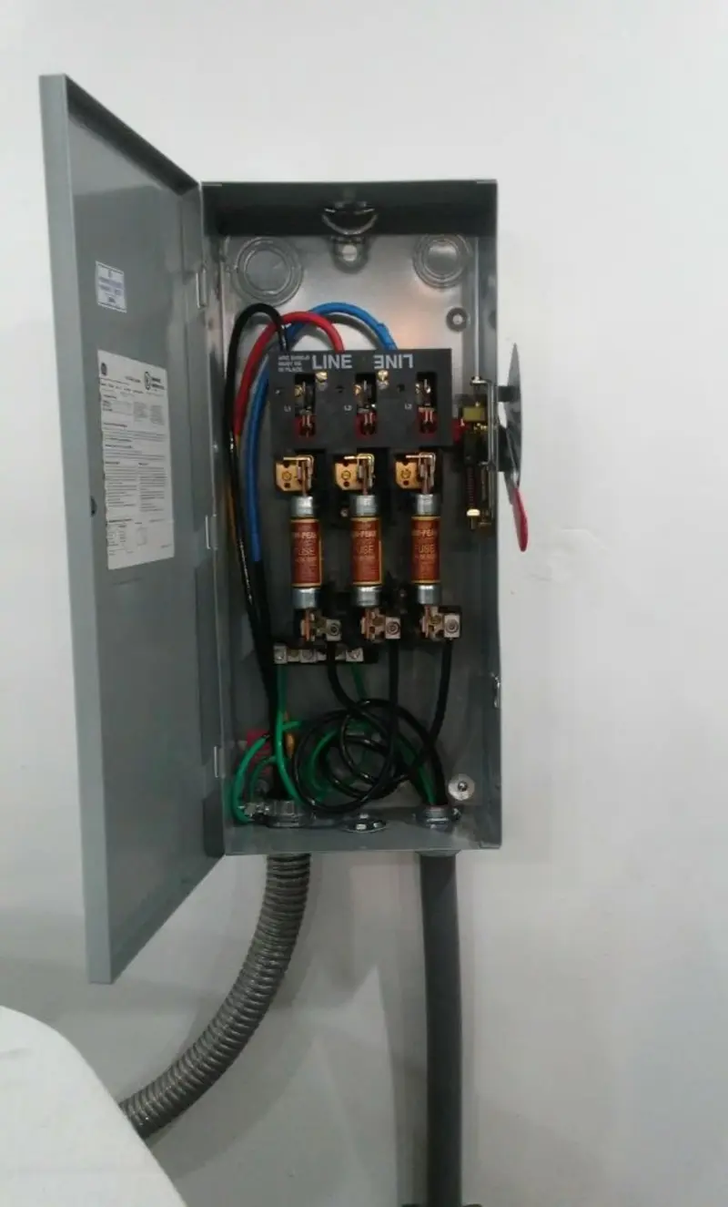 Three-phase disconnect switch installed for Smoke Detector Installation in Findlay